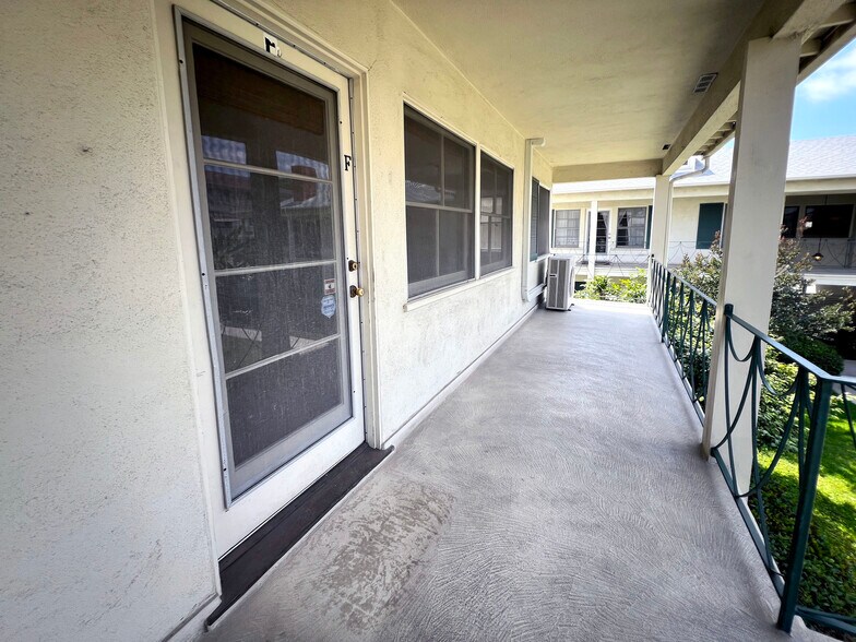 Entrance to unit F. Front balcony. - 1327 N Central Ave