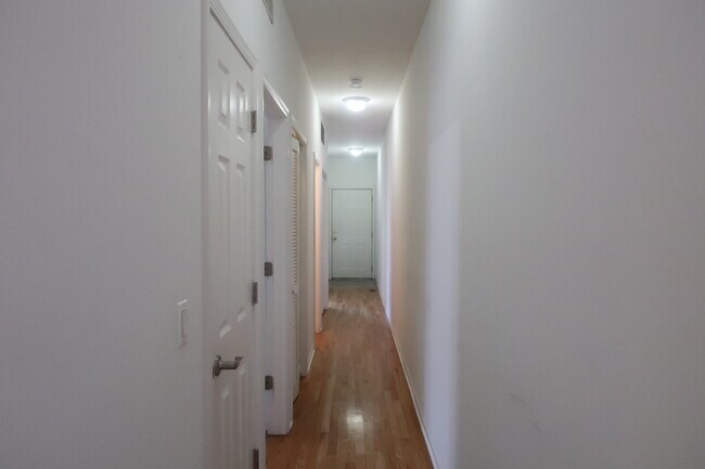 Building Photo - 3541 S Hamilton Ave