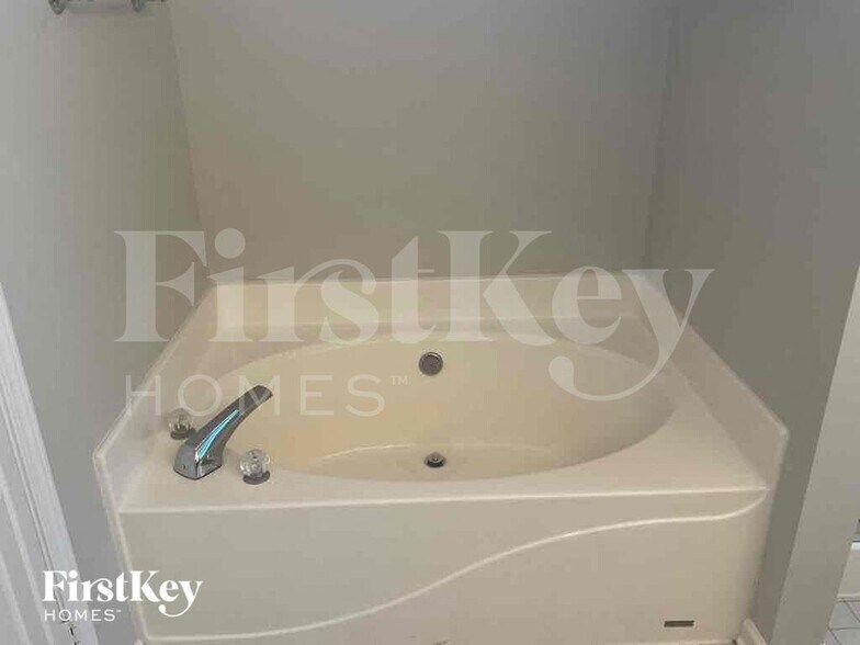 Building Photo - 1104 Wesson Ct