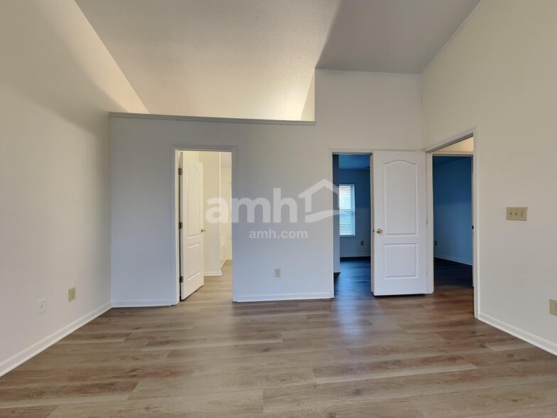 Building Photo - 1813 Willow Brook Ct