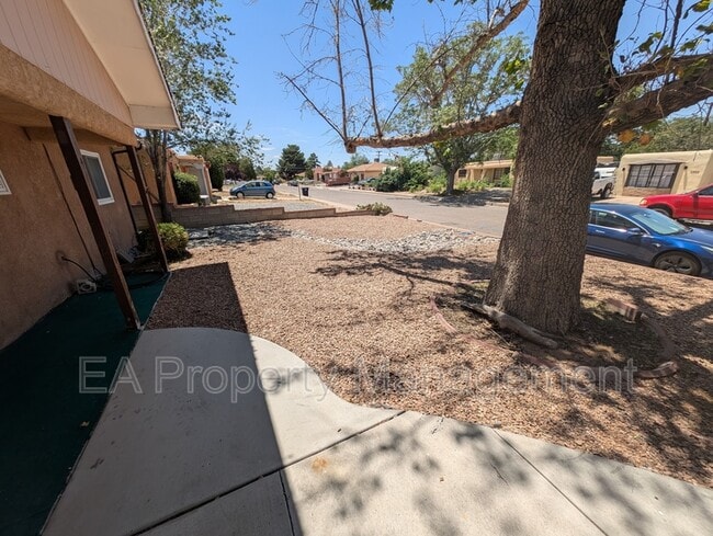 Building Photo - 3204 La Veta Dr