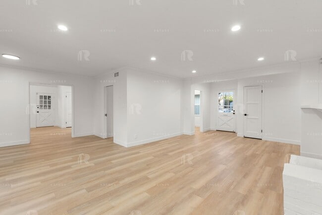 Building Photo - Newly REMODELED large 4 bed / 4 bath home w/ family room, private bonus room / home office, and "...