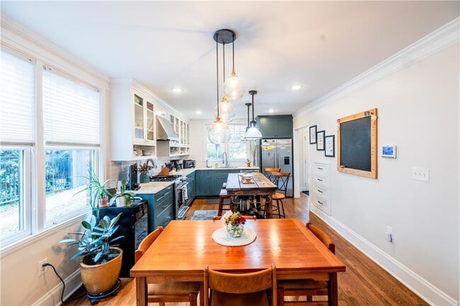 Building Photo - 360 8th St NE