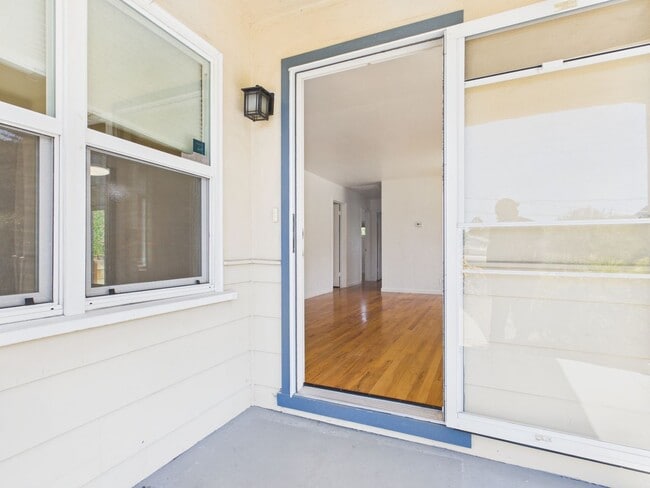 Building Photo - Del Rey Oaks Charmer for Rent