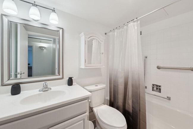 Building Photo - 1711 Bellevue Ave