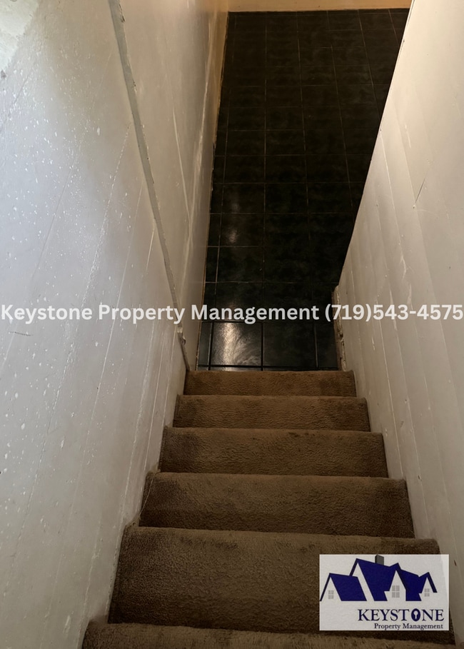 Building Photo - Centrally Located - 3 Bedroom/1.5 Bath Hou...