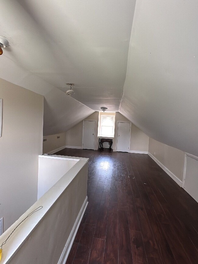 Building Photo - 558 Cincinnati Ave