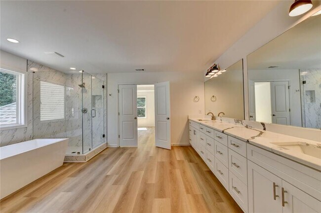 Building Photo - 9135 Fox Trail Ln