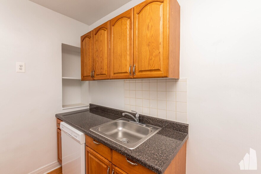 Building Photo - 1417 W Farwell Ave