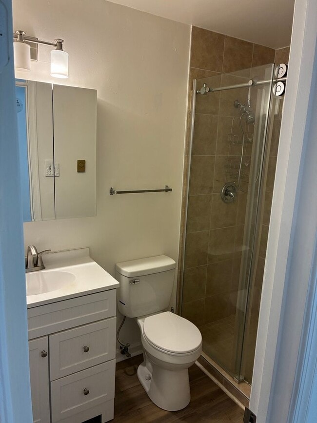 Building Photo - 116 Holland Cir