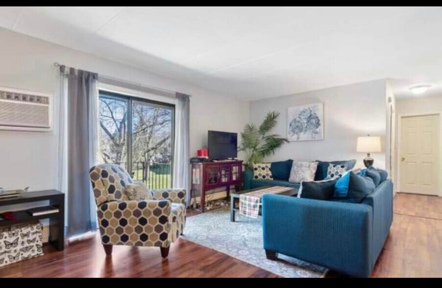 Building Photo - 138 E Bailey Rd