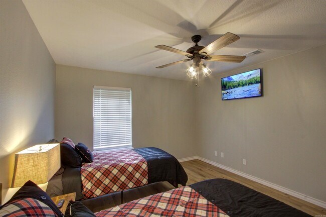 Building Photo - 5805 Sidney Dr