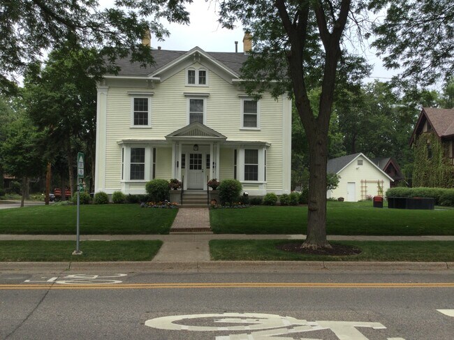 House is a 2-unit duplex - 601 5th St SE