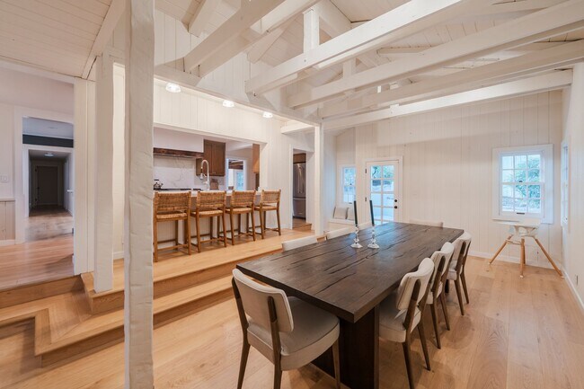 Building Photo - Beautiful Tarzana Rental!