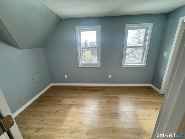 Building Photo - 417 Poplar St