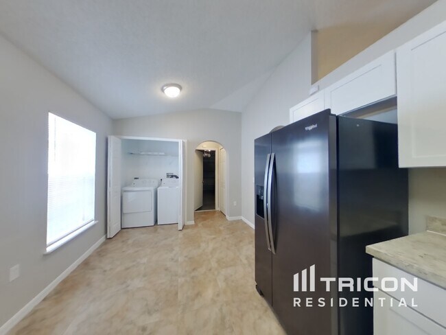 Building Photo - 30320 Birdhouse Dr