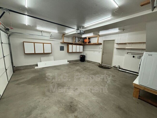 Building Photo - 11377 Osborne Pl