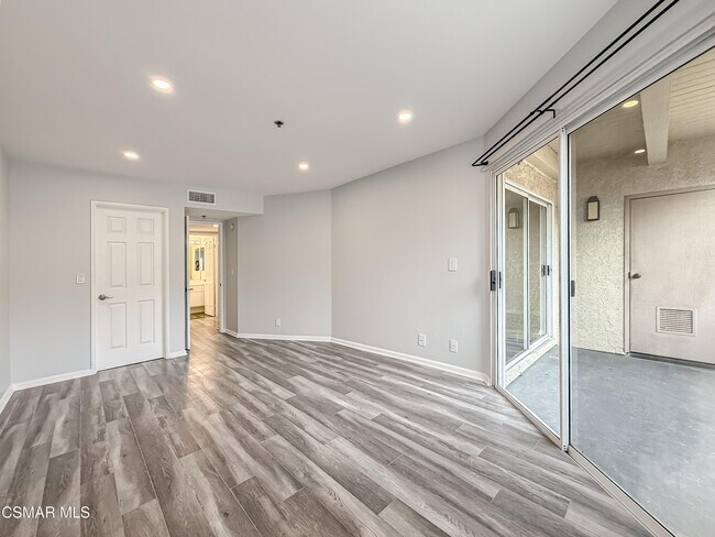 Building Photo - 5744 Oak Bend Ln