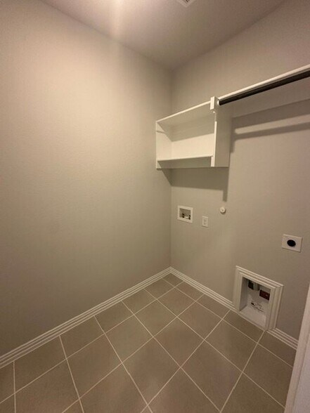 Building Photo - 1108 Redcoat Dr