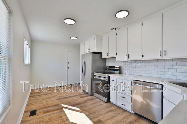 Building Photo - 601 Daventry Ln