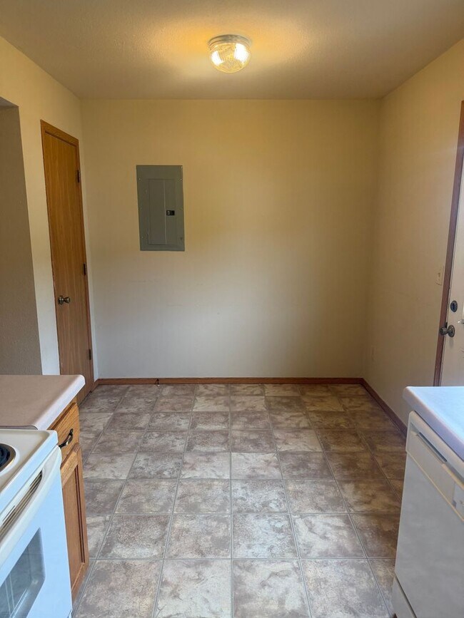 Building Photo - 20304 Skyview Dr