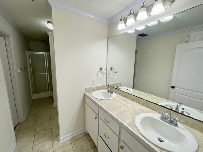 Building Photo - 111 Stapleton Dr