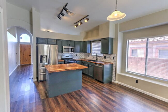 Building Photo - Rancho Sahuarita