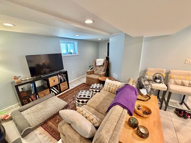 Building Photo - Beautiful Benning 3 Bedroom Renovated Bungalow Home with Yard, Parking, W/D.