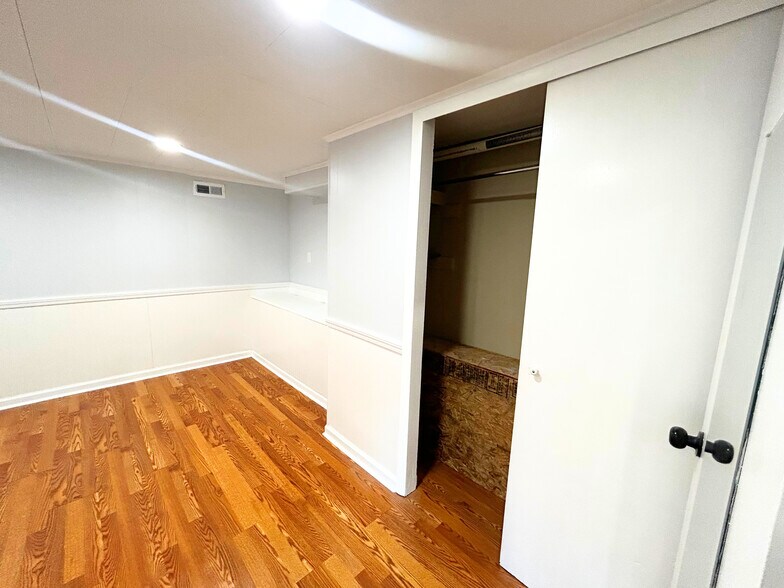 Building Photo - 8070 Esterbrook Dr