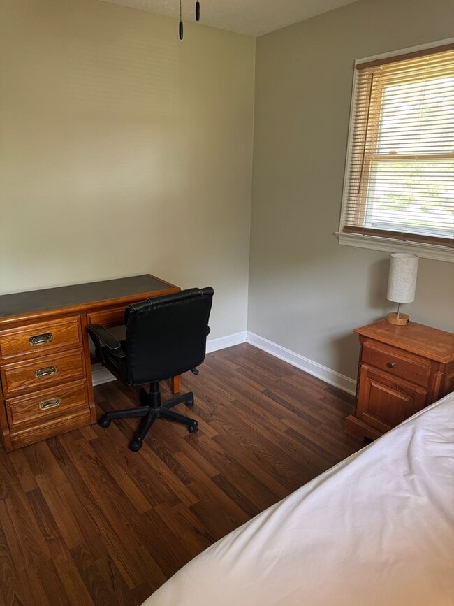 Building Photo - 4 Bedroom || 2 Bathroom Single Family Home