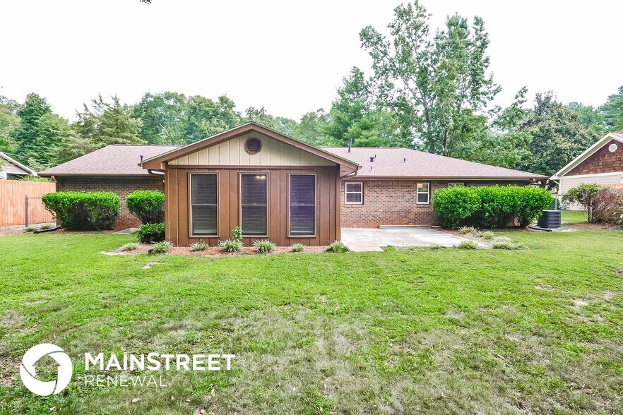 Building Photo - 3438 Creekwood Dr SE