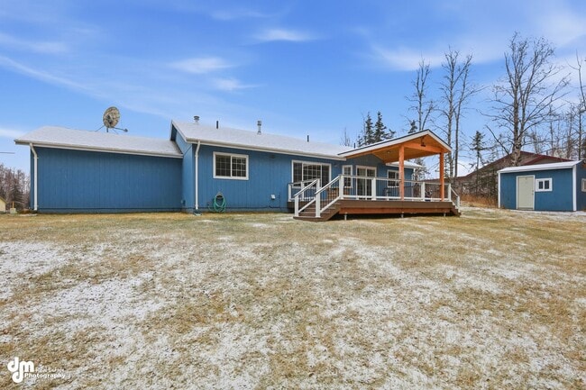 Building Photo - 3 BEDROOM | 2 BATHROOM | 2 CAR GARAGE