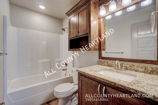 Building Photo - 211 E Forster Ln