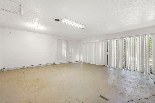 Building Photo - 1069 Martin Rd