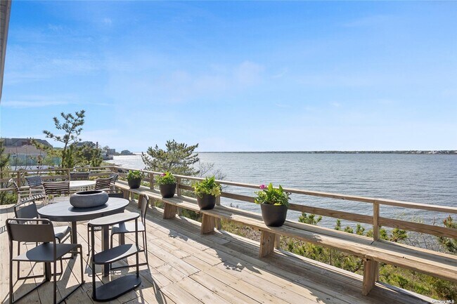 Building Photo - 298 Dune Rd