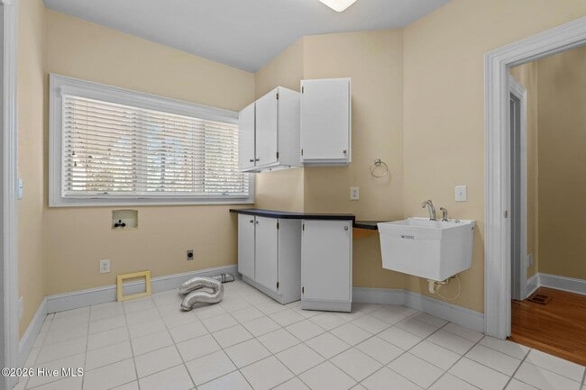 Building Photo - 50 Oak Meadow Rd