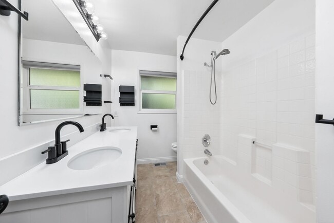 Building Photo - Charming 2-bedroom, 1-bathroom in Roseville