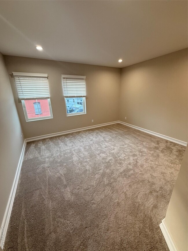 Building Photo - 122 Greenwich Ave