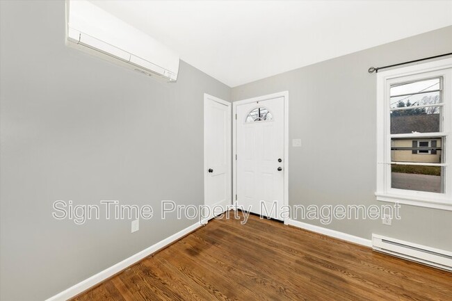 Building Photo - 11025 Rosewood Dr