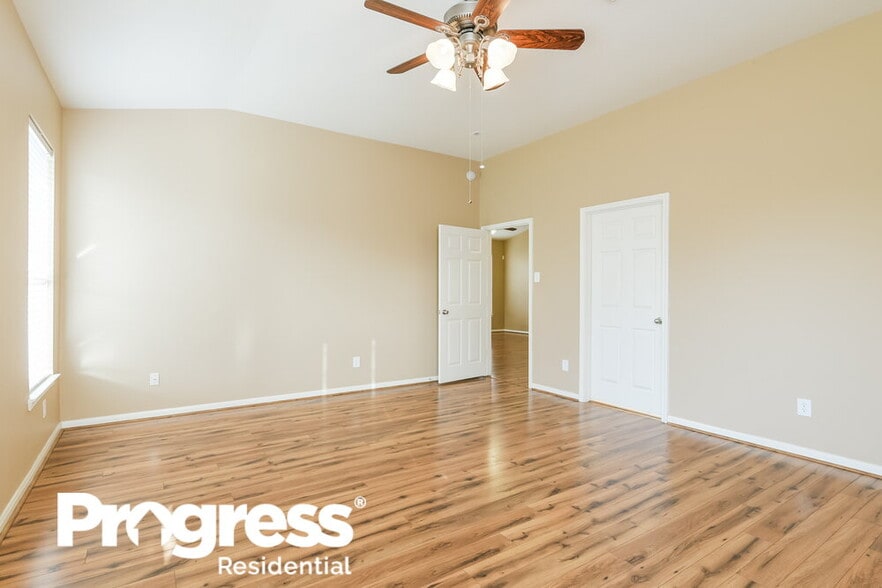 Building Photo - 15538 Anton Dr