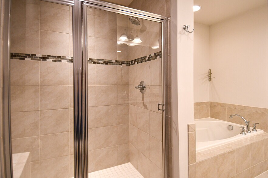 Building Photo - 2421 Auden Dr