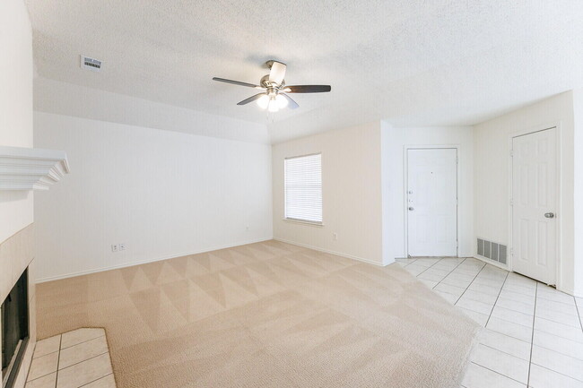 Building Photo - 10104 Englewood Ave