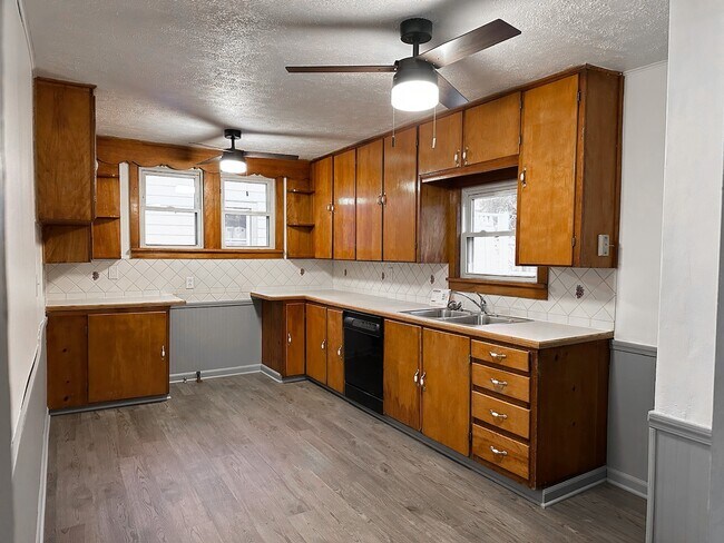 Building Photo - 222 W Union St