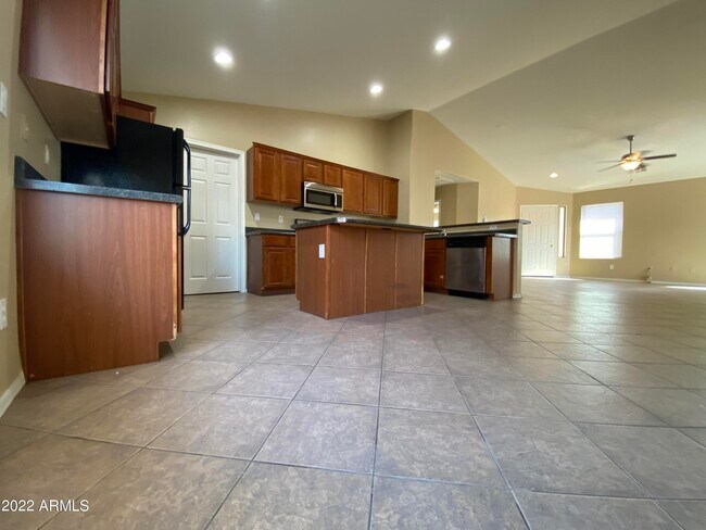 Building Photo - 46065 W Starlight Dr