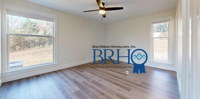 Building Photo - 501 Idlewood Ln