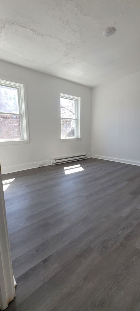 Building Photo - Newly Renovated 3BR Home – Lancaster – Move-In Ready