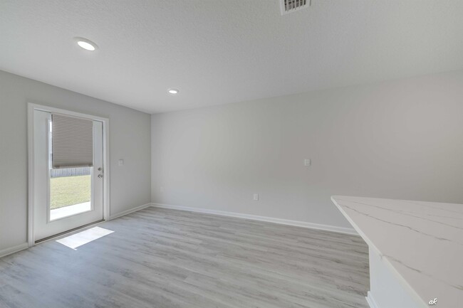 Building Photo - 282 Boggy Creek Way