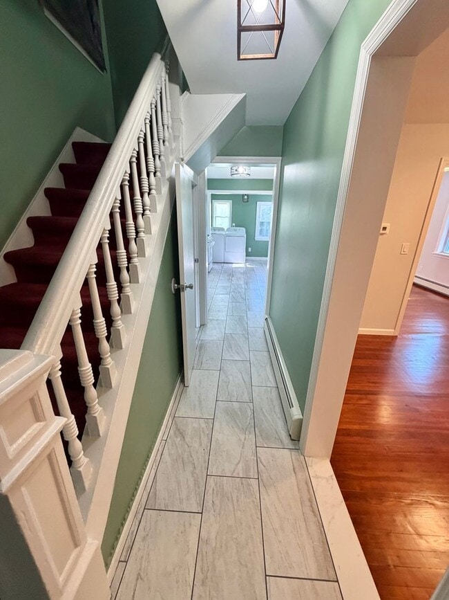 Building Photo - PRICE REDUCED!! FOR RENT: Charming Remodeled Arts & Crafts Home in Monticello