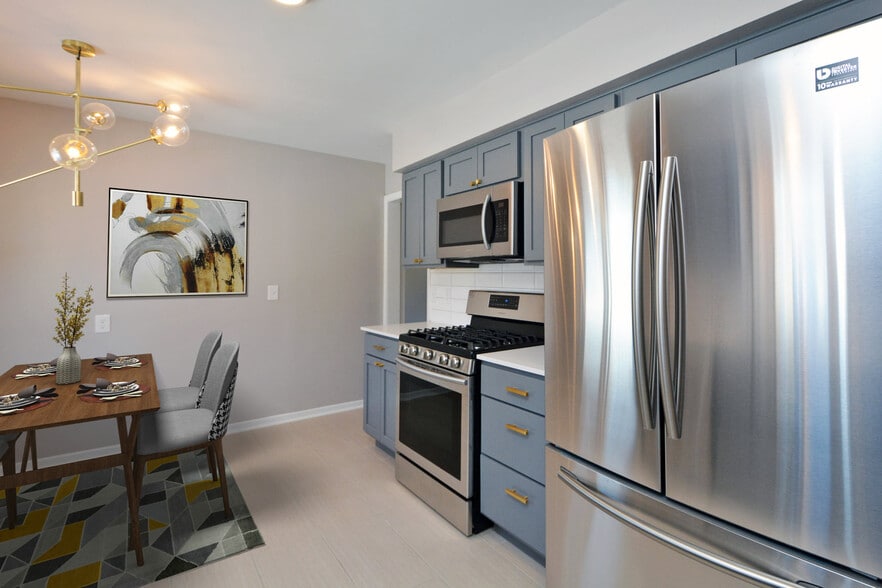 Main level kitchen - 5204 Grandview Ln