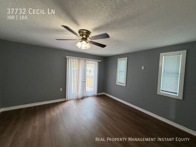 Building Photo - 37732 Cecil Ln